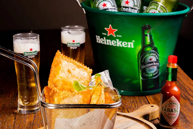 Balde de cervejas geladas para o grupo